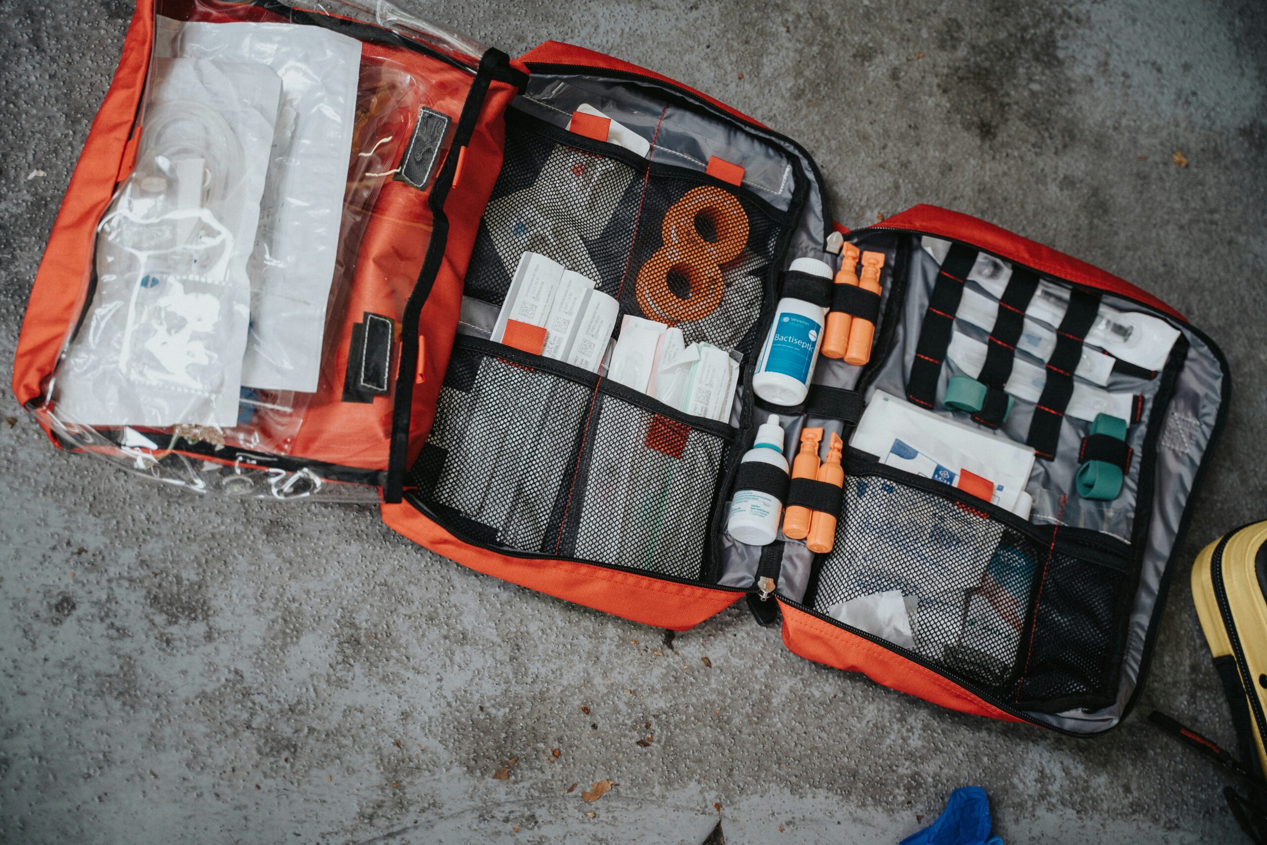What Should I Keep in My Car Emergency Kit?